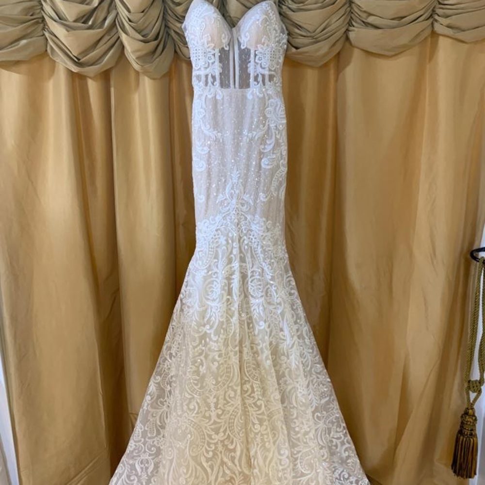 Berta Privee Bridal P50!Nude Corset trumpet dress